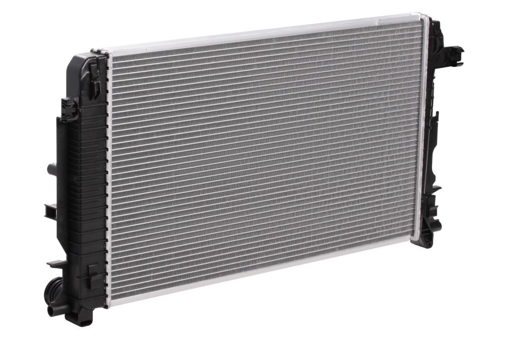 Радиатор охлаждения для автомобилей Volkswagen Crafter (06-) 2.5D