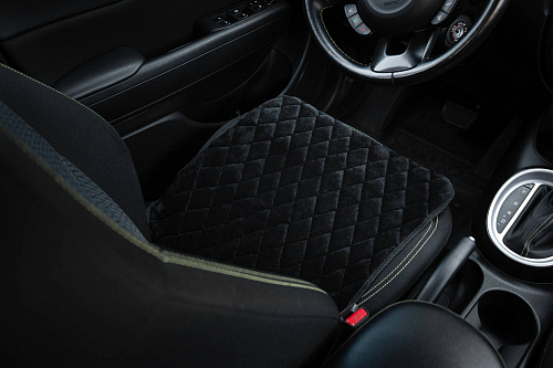 Накидка (подушка) из искусственного меха на сиденье, черная с коротким мехом, 1 шт.