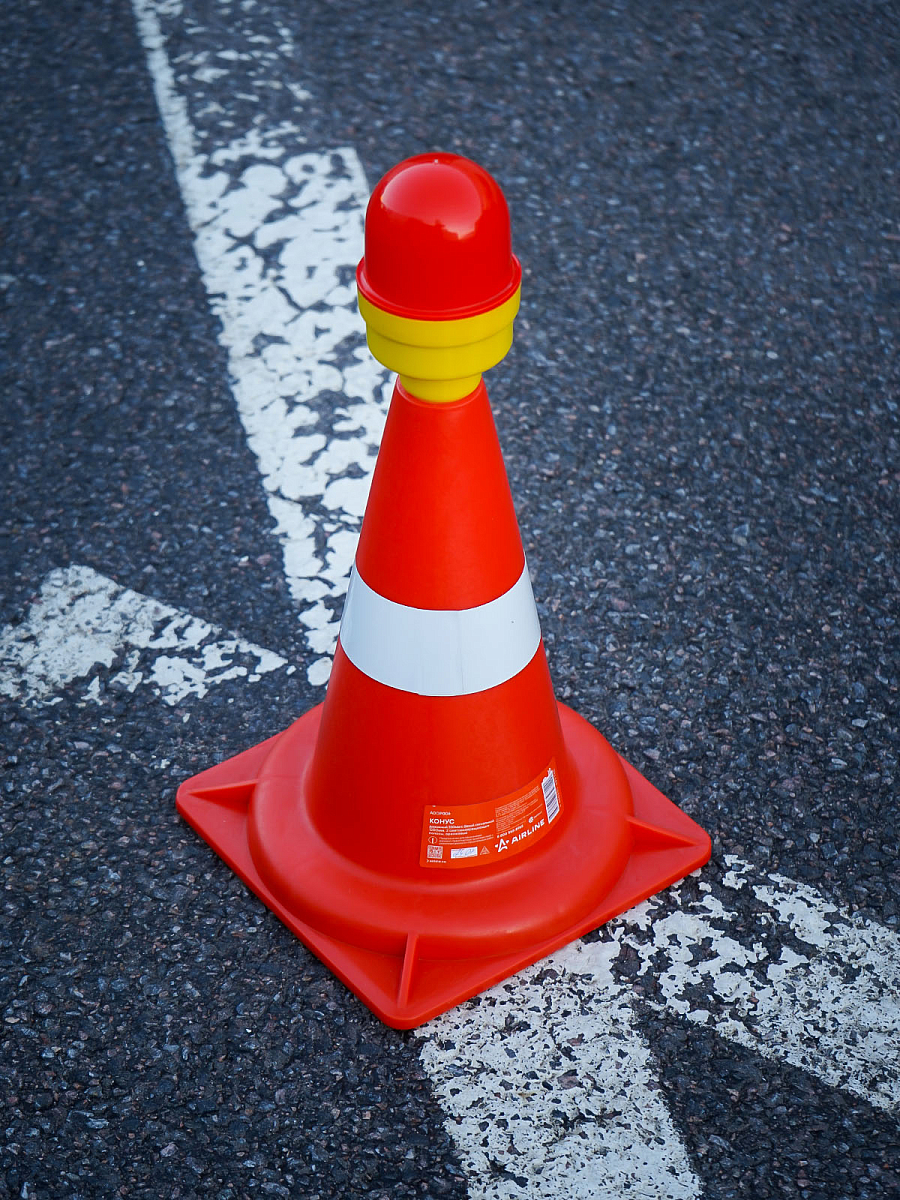 Фонарь сигнальный светодиодн. ФС-41.У, 250/85мм с фотоэл-том для конусов/вех/барьер.,столб., пластик, красн.