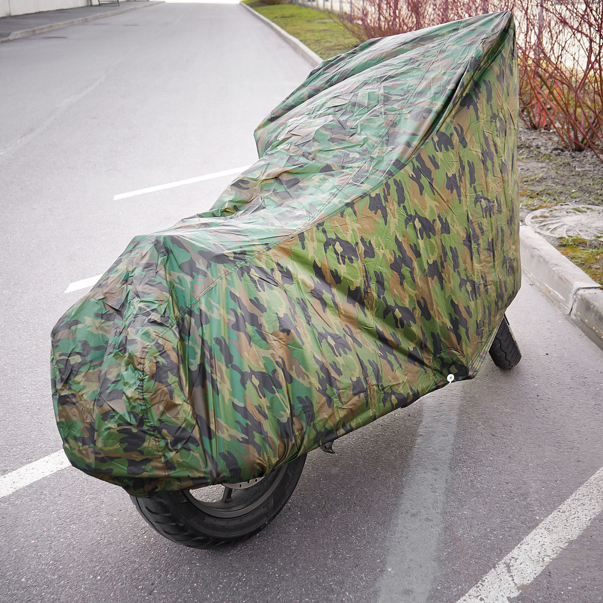 Чехол-тент на мотоцикл защитный L (250х100х120см), люверс под замок, летний камуфляж