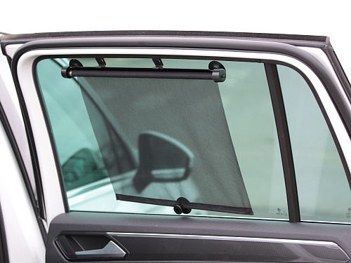 Шторка солнцезащитная 40*45см на боковое стекло, рулонного типа, черная