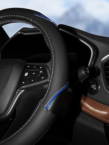 Оплетка на руль, искусст. кожа, текстура карбон, черная/синяя, бел. прошивка, 38 см/М