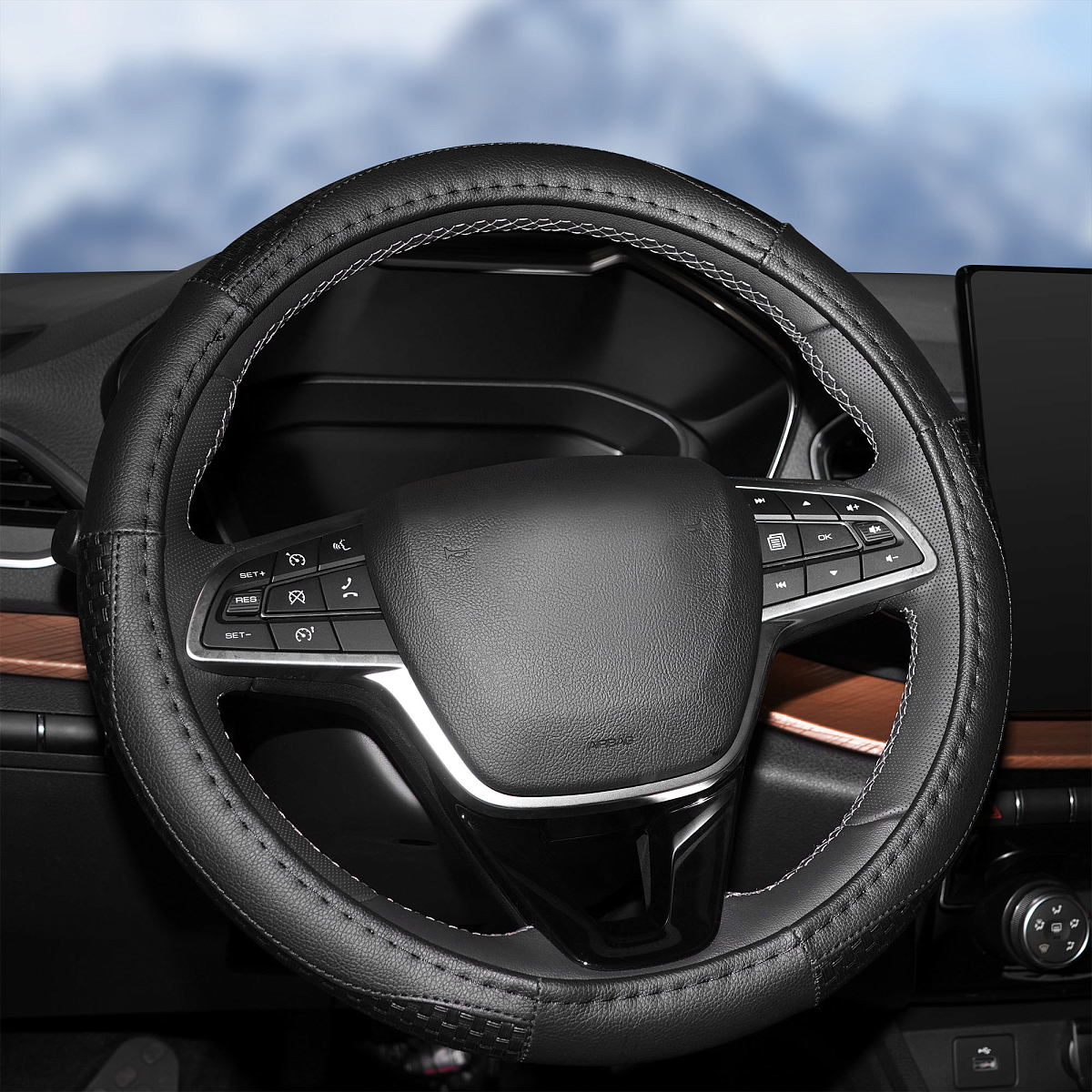 Оплетка на руль, искусственная кожа с тиснением, черная, 42 см / XL
