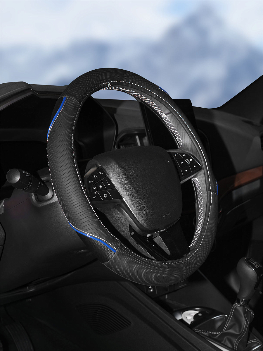 Оплетка на руль, искусст. кожа, текстура карбон, черная/синяя, бел. прошивка, 38 см/М