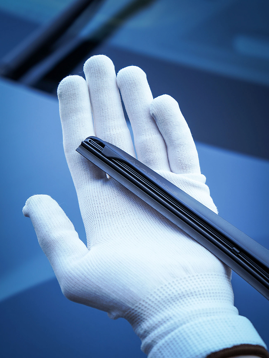 Щетка стеклоочистителя 700 мм (28") гибридная 5 адаптеров