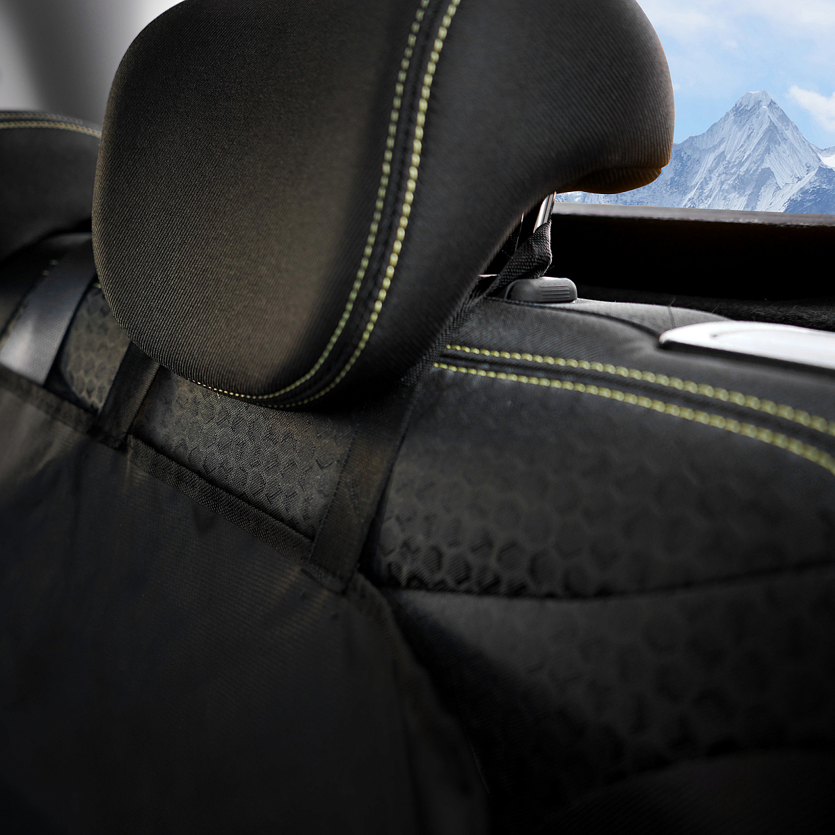 Накидка универсальная защитная на заднее сиденье (137*133 см)