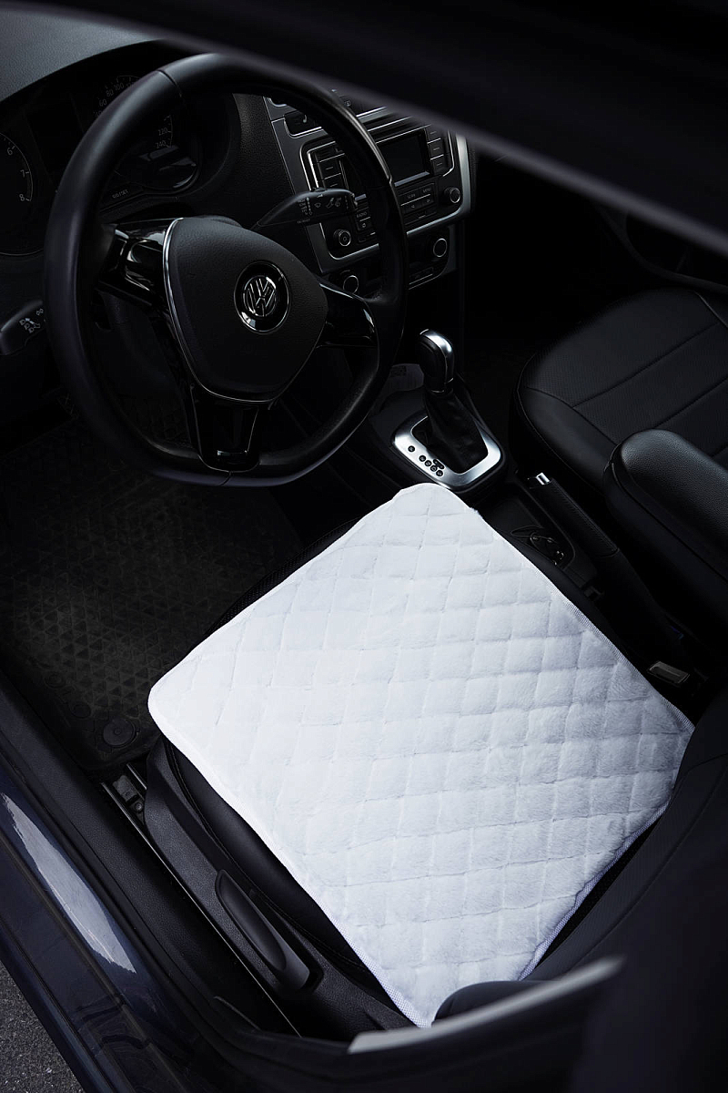 Накидка (подушка) из искусственного меха на сиденье, белая с коротким ворсом, 1 шт.