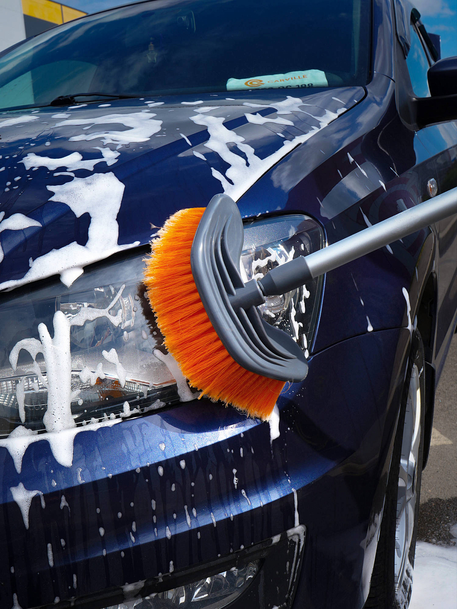 Щетка для мытья с мягкой распушенной щетиной "Волна" (110*22см)