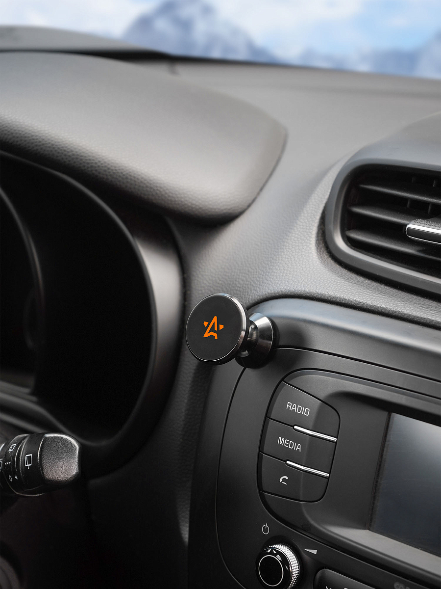 Держатель для телефона автомобильный на торпедо магнитный анодированный