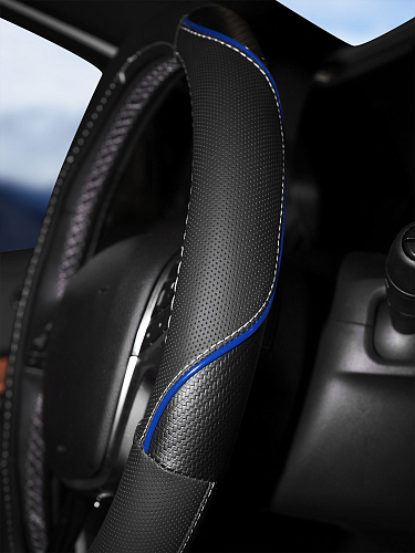 Оплетка на руль, искусст. кожа, текстура карбон, черная/синяя, бел. прошивка, 38 см/М