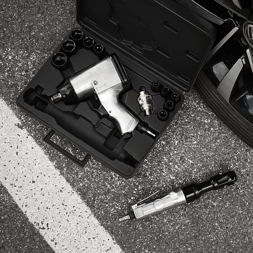 Гайковерт пневматический 1/2"DR 330Нм, трещотка 1/2"DR 61Нм, набор с головками 17 пр. кейс