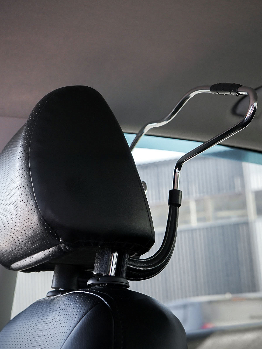 Вешалка автомобильная для одежды, на подголовник, универсальная