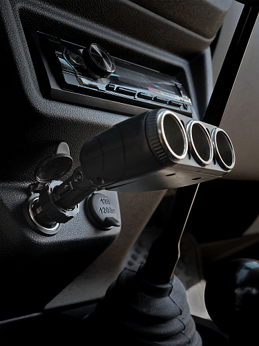 Разветвитель прикуривателя трансформер на 3 гнезда 8А, штекер-фиксатор