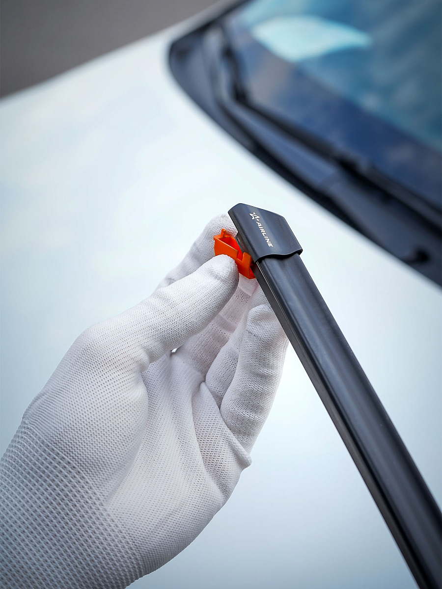 Щетка стеклоочистителя бескаркасная SILICONE 330мм (13") 5 адаптеров