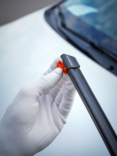 Щетка стеклоочистителя бескаркасная SILICONE 330мм (13") 5 адаптеров