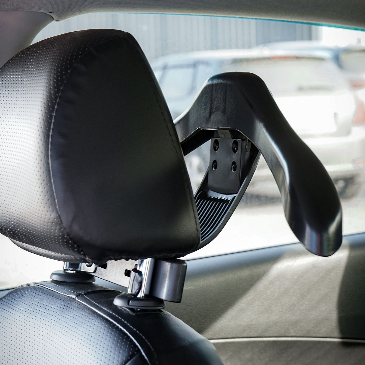 Вешалка автомобильная для одежды, на подголовник, с регулировкой крепления