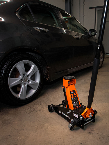 Домкрат подкатной 2.5т 132-425мм INDUSTRY однопоршневой