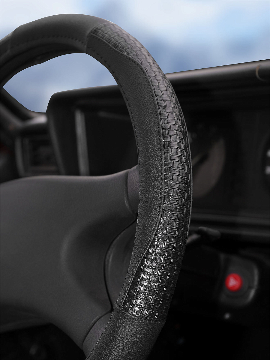 Оплетка на руль, искусственная кожа с тиснением, черная, 42 см / XL