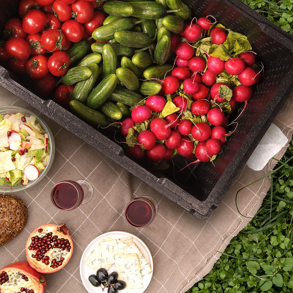 Термоконтейнер с крышкой 60 л, 600*400*400мм, ВПП, цвет черный