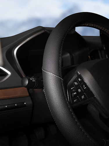 Оплетка на руль, искусственная кожа с перфорацией, черная, 40 см / L