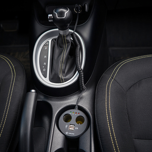 Разветвитель прикуривателя 2 гнезда 8А + 2USB в подстаканник с индикат.заряд.АКБ обрезин.