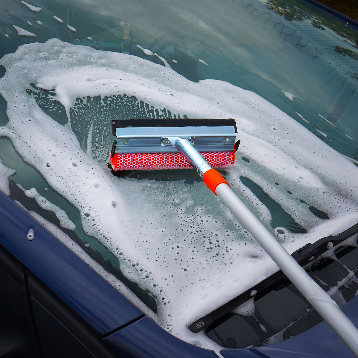 Щетка для мытья стекол с телескопич. ручкой, поролоном и водосгоном (90-130см)