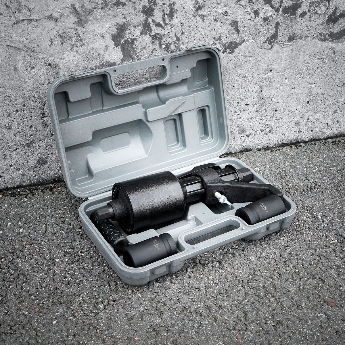 Гайковерт механич. 1"DR 4800Нм 1:56, 1:3.8 двухскорост. 290-360мм с головками 32 и 33мм пласт.кейс