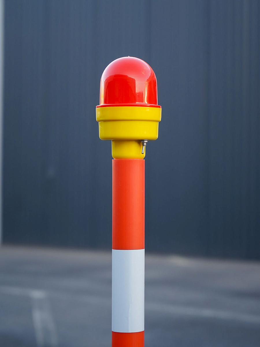 Фонарь сигнальный светодиодн. ФС-41.У, 250/85мм с фотоэл-том для конусов/вех/барьер.,столб., пластик, красн.