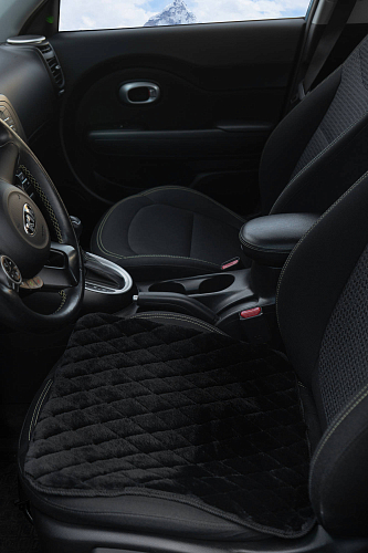 Накидка (подушка) из искусственного меха на сиденье, черная с коротким мехом, 1 шт.