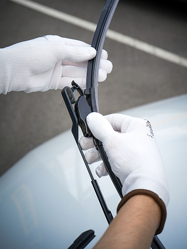 Щетки стеклоочистителя 600/530мм (24"/21") бескаркасные для а/м Volkswagen Tiguan (07-17), Mitsubishi ASX (10-)/Outlander II (06-12), Skoda Kodiaq (16-), Changan CS95 (17-), Mercedes-Benz Sprinter (95-06), комплект, 3 типа адаптеров