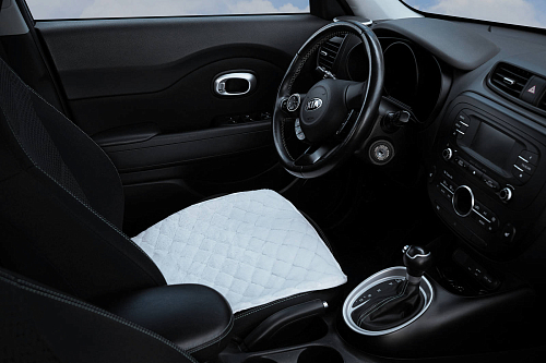 Накидка (подушка) из искусственного меха на сиденье, белая с коротким ворсом, 1 шт.