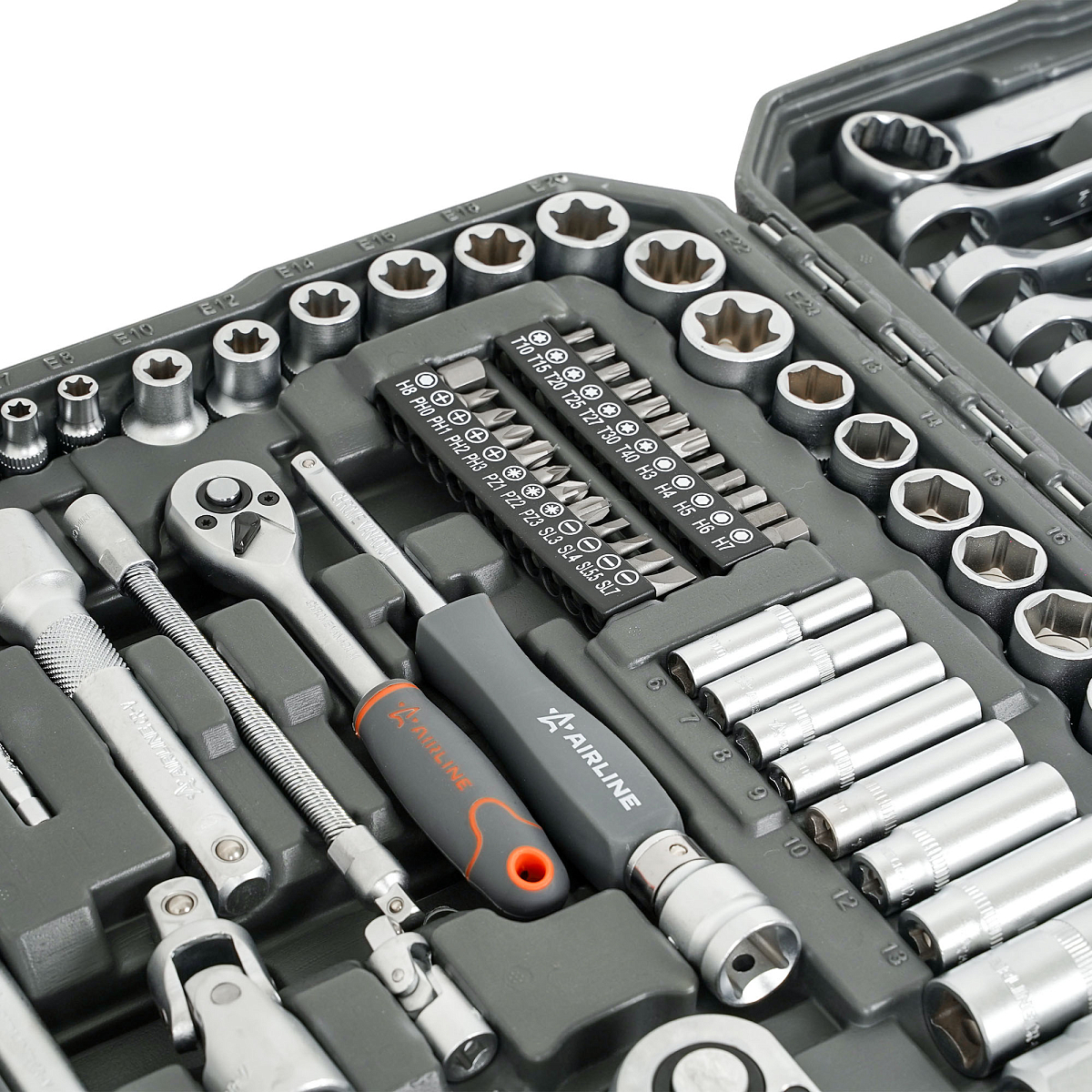 Набор инструментов универсальный 147пр. (головки 1/2", 1/4") кейс