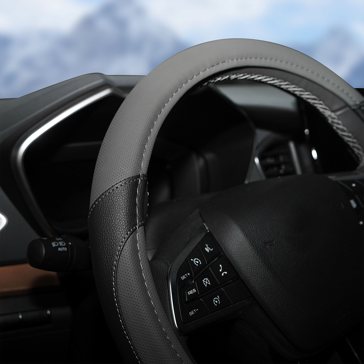Оплетка на руль, искусственная кожа с перфорацией, серая/черная, 38 см / M